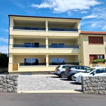 Apartmani Krajinovic Krk Town Exterior photo