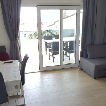 Apartmani Krajinovic Krk Town Exterior photo