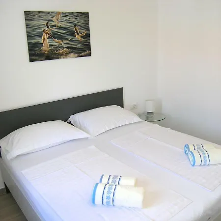 Apartmani Krajinovic Krk Town Exterior photo
