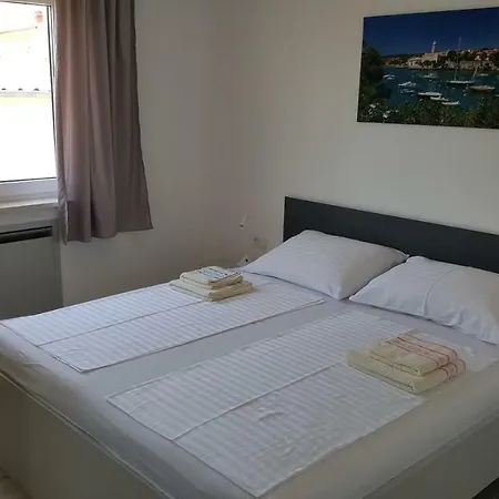 Apartmani Krajinovic Krk Town Exterior photo